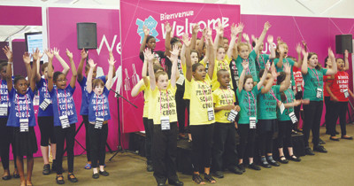 Các em thiếu niên Anh tập luyện cho ngày khai mạc. Ảnh: Quang Thắng. Các em thiếu niên Anh tập luyện cho ngày khai mạc. Ảnh: Quang Thắng