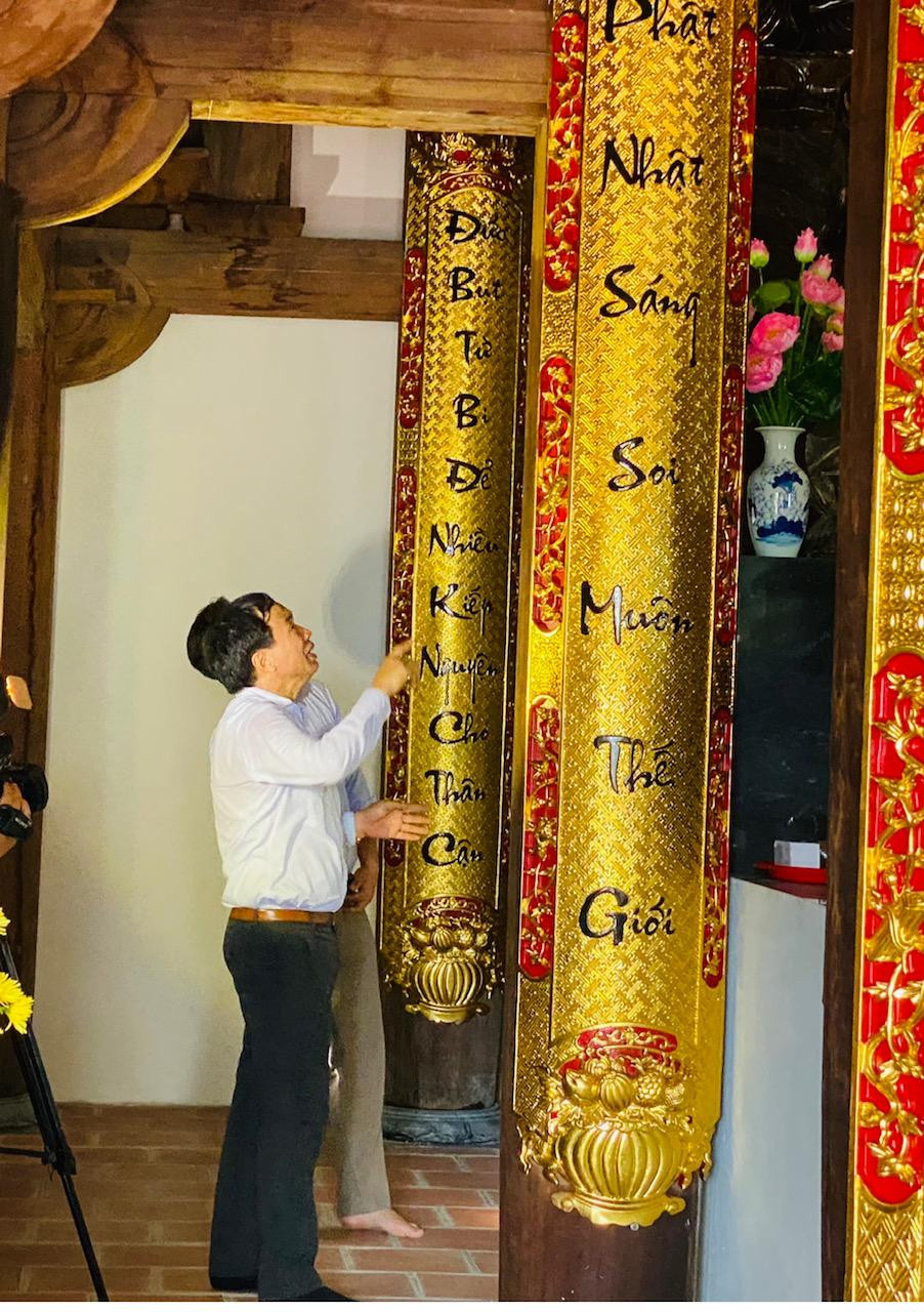 Ông Nguyễn Văn Trường - Giám đốc doanh nghiệp Xây dựng Xuân Trường, Phó trưởng đoàn công tác đang chỉ đạo tiến hành các sửa chữa nhỏ tại các chùa tôn tạo trong giai đoạn trước Ông Nguyễn Văn Trường - Giám đốc doanh nghiệp Xây dựng Xuân Trường, Phó trưởng đoàn công tác đang chỉ đạo tiến hành các sửa chữa nhỏ tại các chùa tôn tạo trong giai đoạn trước