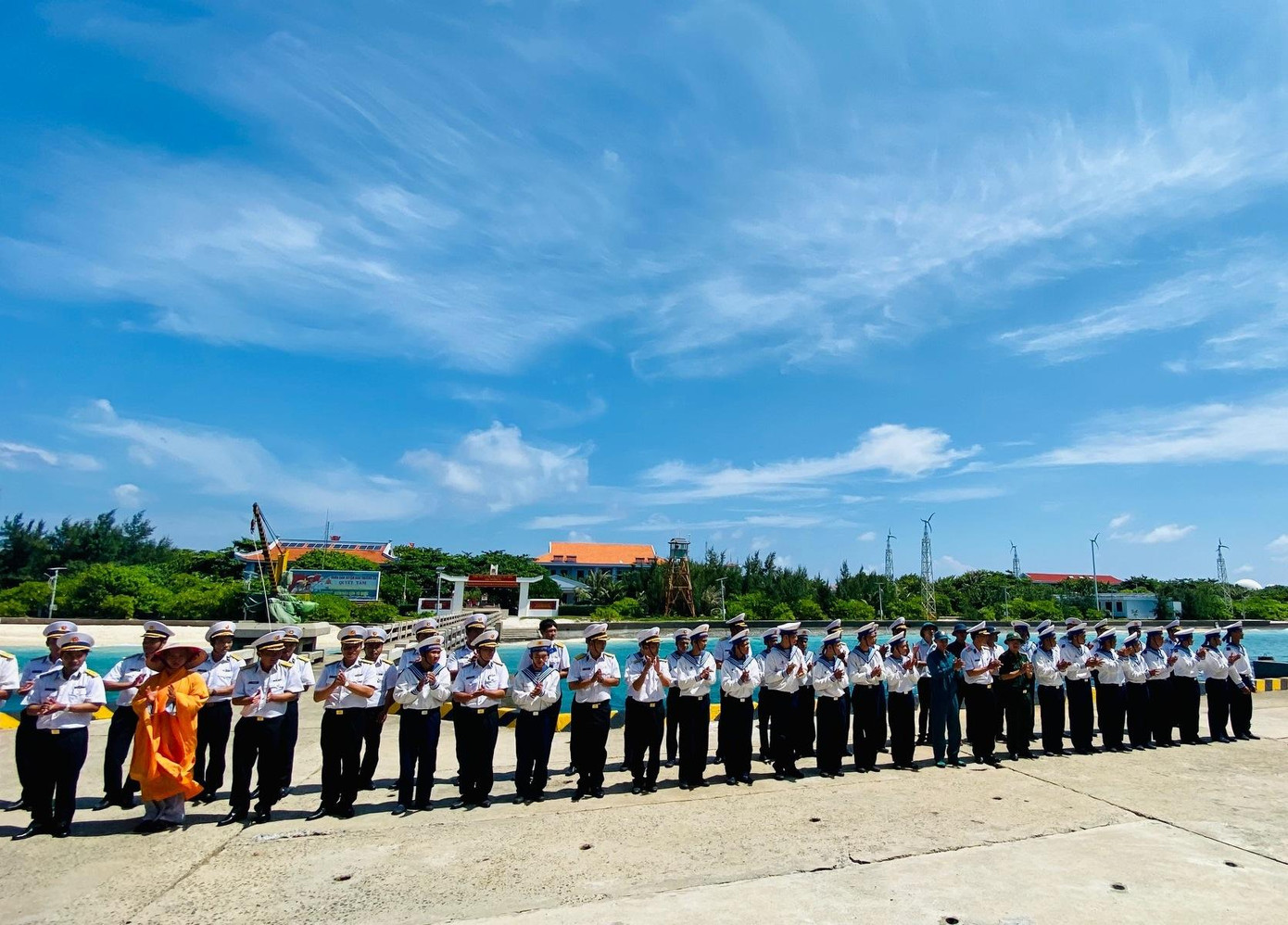 Tạm biệt đảo Trường Sa - đảo cuối cùng trong chuyến công tác Tạm biệt đảo Trường Sa - đảo cuối cùng trong chuyến công tác