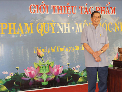 Nhạc sĩ Phạm Tuyên, đại diện gia đình cụ Phạm Quỳnh đến dự buổi giới thiệu sách