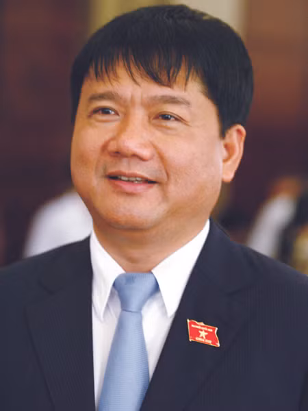 Bộ trưởng GTVT Đinh La Thăng (51 tuổi), quê Nam Định, Tiến sĩ (kinh tế), Ủy viên Trung ương Đảng