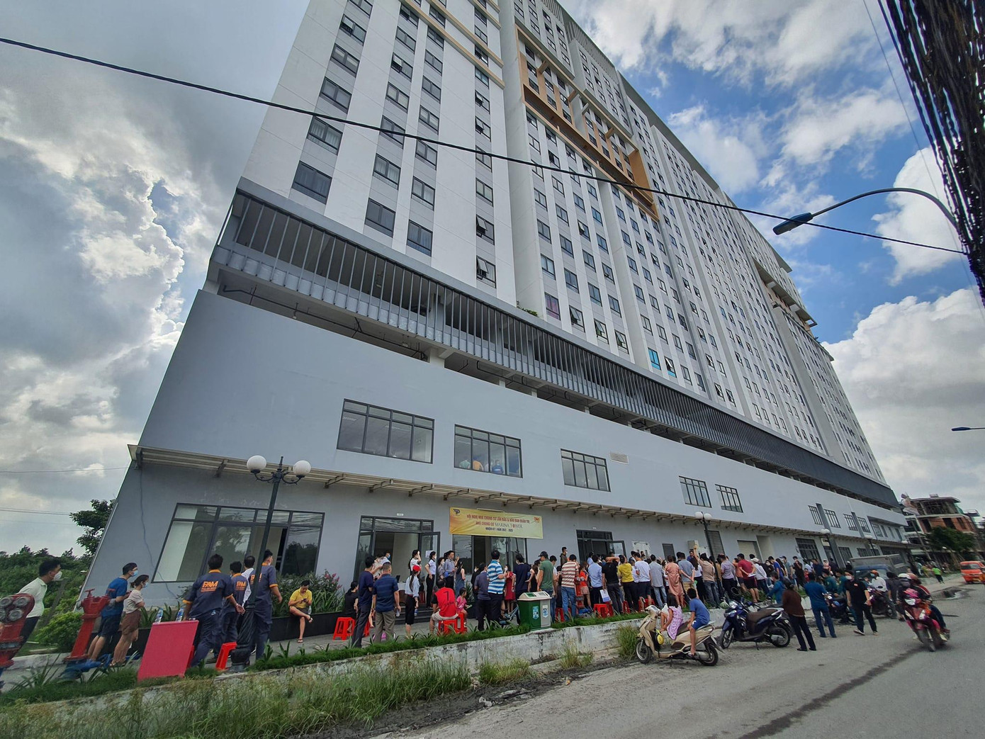 Dự án Roxana Plaza nhiều lần bị khách hàng tụ tập đòi quyền lợi