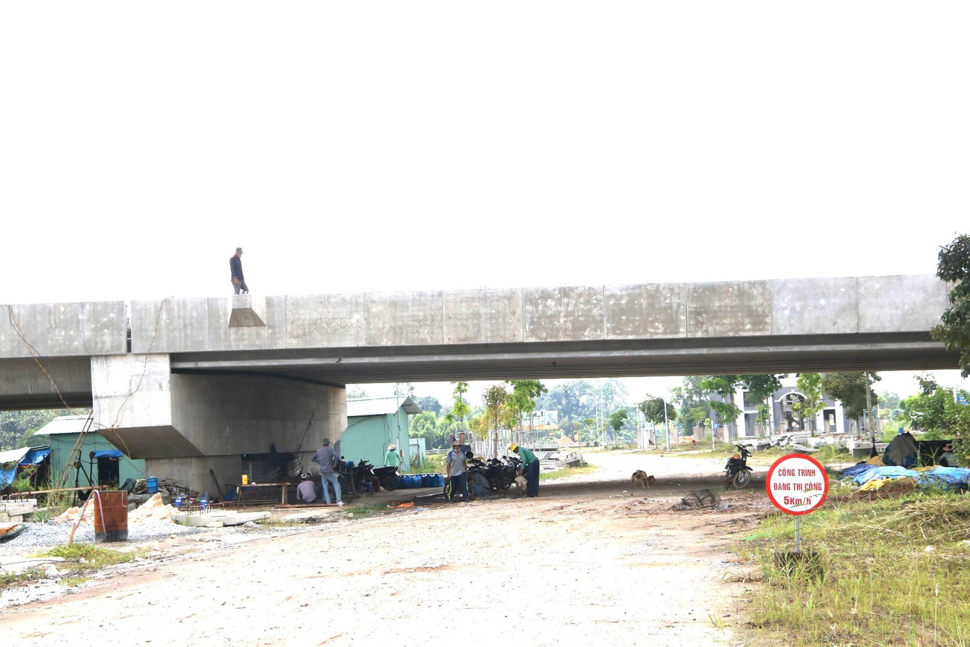Công viên có chiều dài hơn 1,2km dọc sông Thị Tính