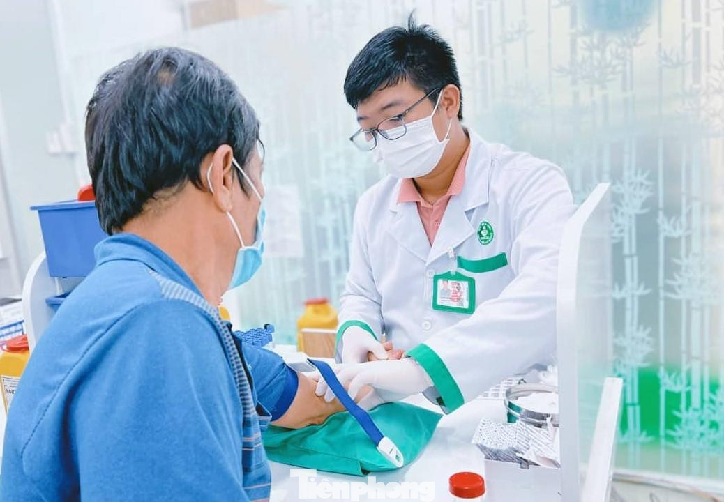 Y, bác sĩ chịu áp lực công việc rất lớn Y, bác sĩ chịu áp lực công việc rất lớn