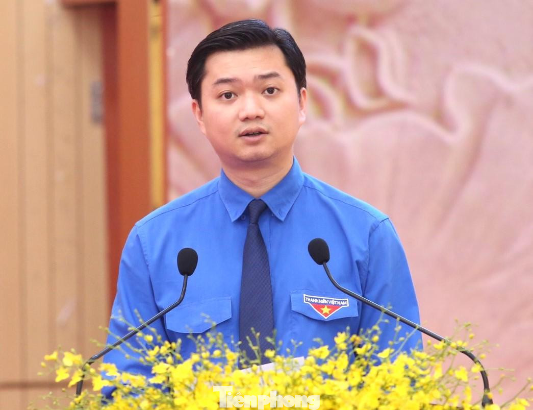 Bí thư Trung ương Đoàn Nguyễn Minh Triết phát biểu tại đại hội Bí thư Trung ương Đoàn Nguyễn Minh Triết phát biểu tại đại hội