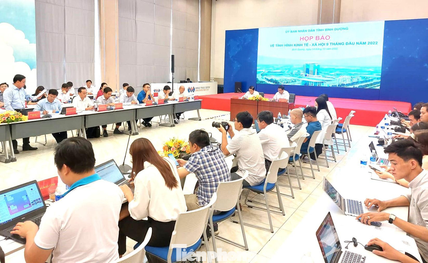 Toàn cảnh buổi họp báo.