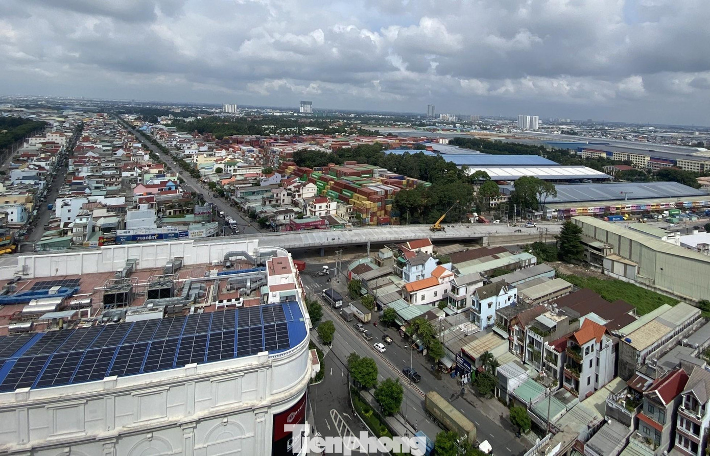 Ngã tư 550 nằm trên tuyến đường ĐT743, một trong những ngã tư có mật độ phương tiện di chuyển dày đặc, là tuyến trọng điểm kết nối giao thông giữa các tỉnh Bình Dương, TPHCM và Đồng Nai. Việc đầu tư xây dựng dự án sẽ bảo đảm tính kết nối và an toàn cho người tham gia giao thông. Ngã tư 550 nằm trên tuyến đường ĐT743, một trong những ngã tư có mật độ phương tiện di chuyển dày đặc, là tuyến trọng điểm kết nối giao thông giữa các tỉnh Bình Dương, TPHCM và Đồng Nai. Việc đầu tư xây dựng dự án sẽ bảo đảm tính kết nối và an toàn cho người tham gia giao thông.