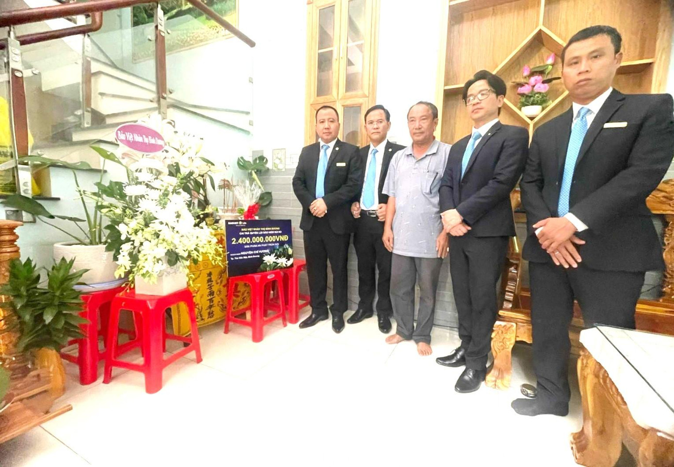 Gia đình nạn nhân vụ cháy nhận tiền chi trả bảo hiểm Gia đình nạn nhân vụ cháy nhận tiền chi trả bảo hiểm