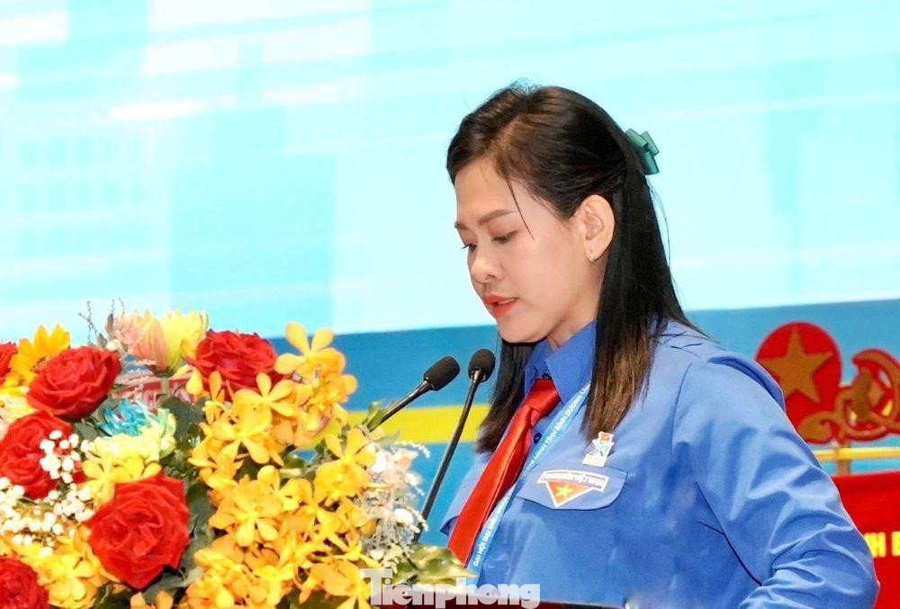 Bí thư Tỉnh Đoàn Bình Dương Trần Thị Diễm Trinh phát biểu tại Đại hội