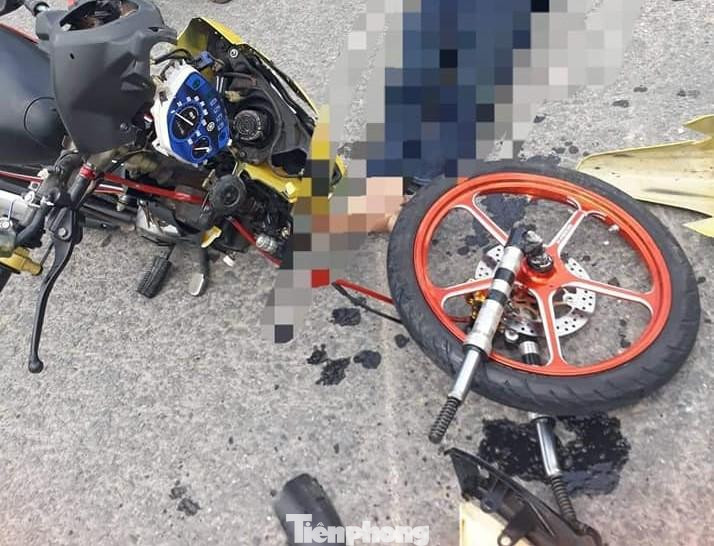 Chiếc xe máy biến dạng sau tai nạn Chiếc xe máy biến dạng sau tai nạn