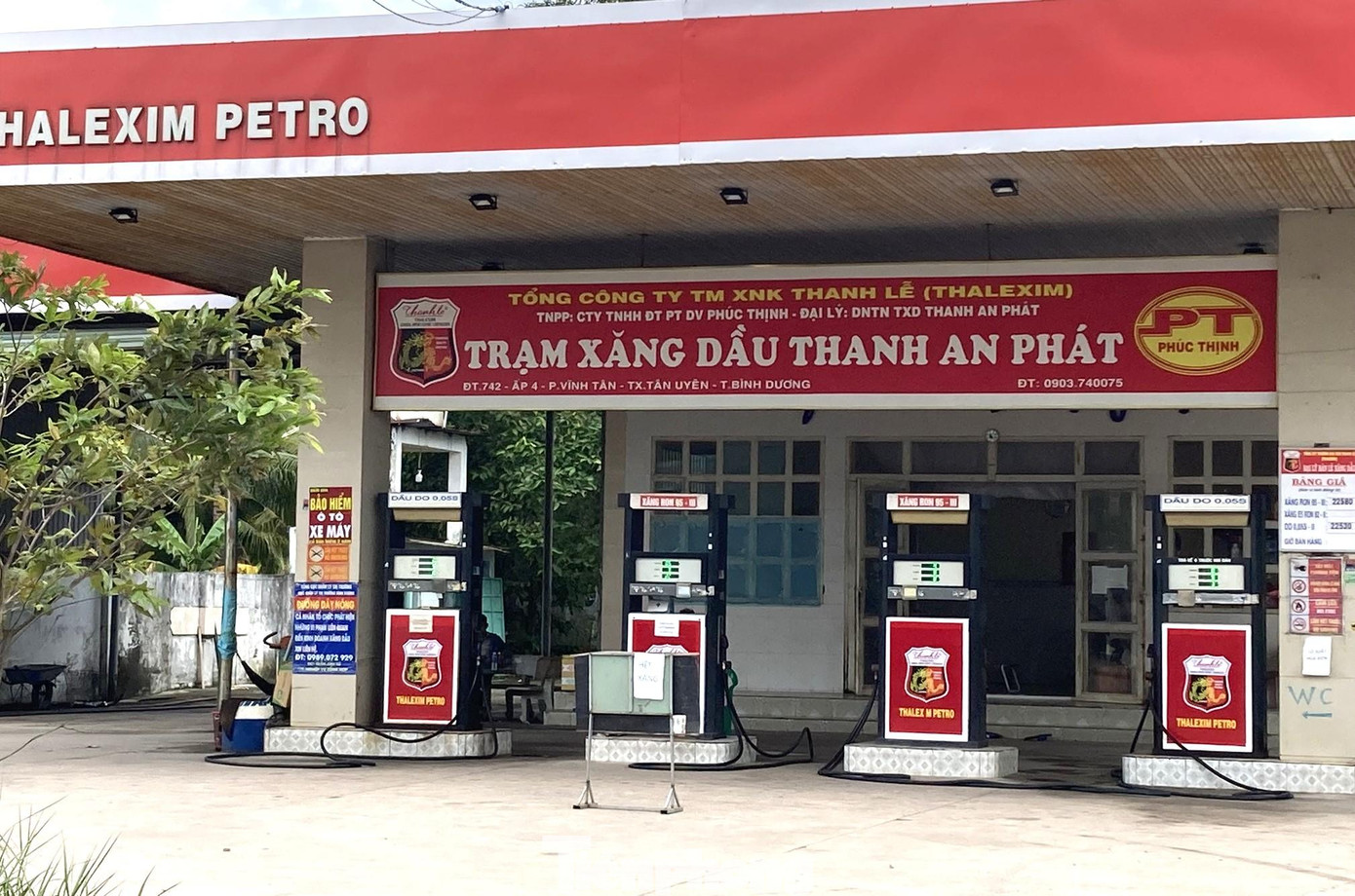 Một cây xăng ở thị xã Tân Uyên tạm ngừng hoạt động.