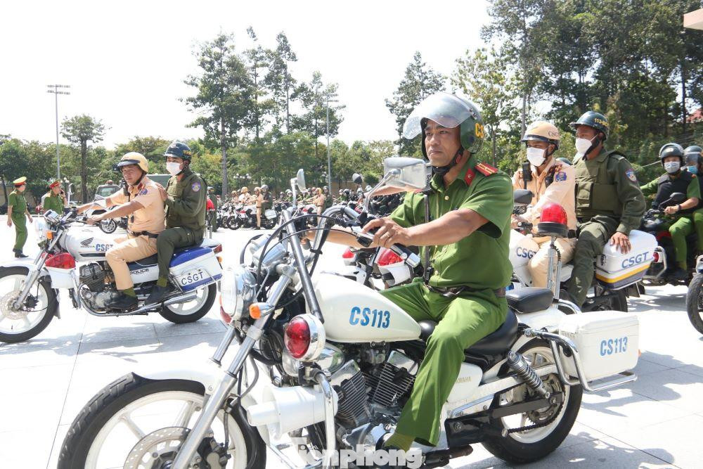 Trong ngày ra mắt, Công an tỉnh Bình Dương công bố 5 tổ 171 đầu tiên cấp tỉnh Trong ngày ra mắt, Công an tỉnh Bình Dương công bố 5 tổ 171 đầu tiên cấp tỉnh