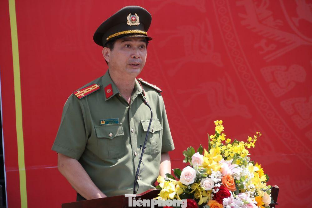 Đại tá Trịnh Ngọc Quyên phát biểu tại buổi lễ Đại tá Trịnh Ngọc Quyên phát biểu tại buổi lễ