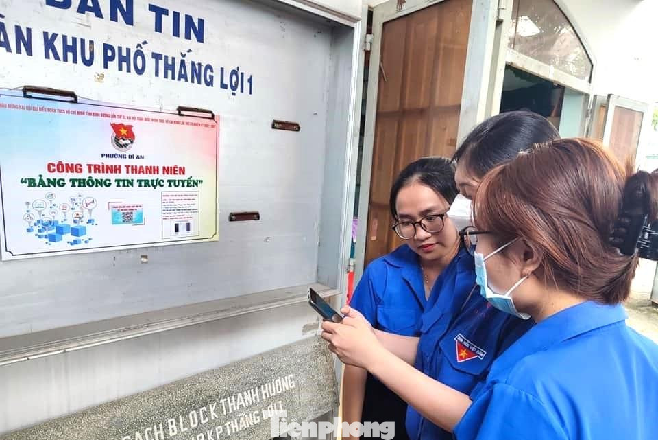 Tuổi trẻ tỉnh Bình Dương sẽ theo dõi đại hội trực tuyến bằng cách quét mã tại bảng được dán ở các trụ sở, trường học Tuổi trẻ tỉnh Bình Dương sẽ theo dõi đại hội trực tuyến bằng cách quét mã tại bảng được dán ở các trụ sở, trường học