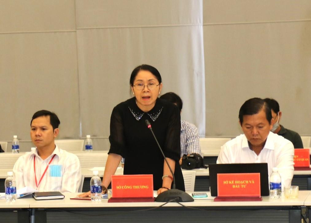 Bà Nguyễn Thanh Hà - Phó giám đốc Sở Công thương Bình Dương - thông tin tại họp báo. Bà Nguyễn Thanh Hà - Phó giám đốc Sở Công thương Bình Dương - thông tin tại họp báo.