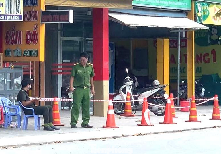 Công an khám nghiệm hiện trường