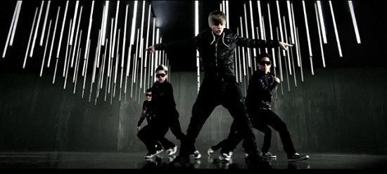 Poreotics nhảy mở màn trong tour diễn của Justin Bieber