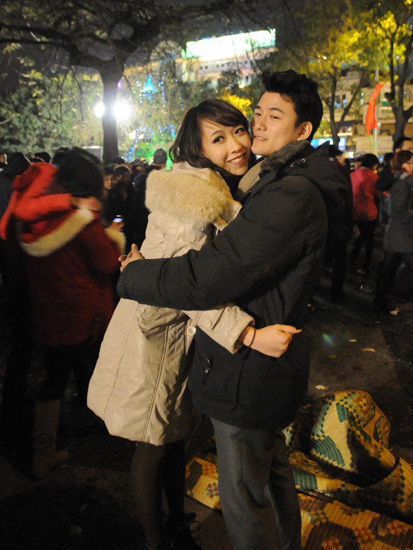 Những đôi uyên ương quấn quýt bên nhau