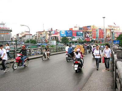 Thành phố bên bờ sông Ka Long