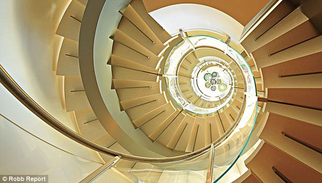 Lối cầu thang được thiết kế kiểu xoáy trôn ốc