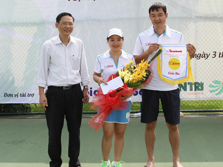 Giải ba đôi nam - nữ thuộc về báo Tiền Phong