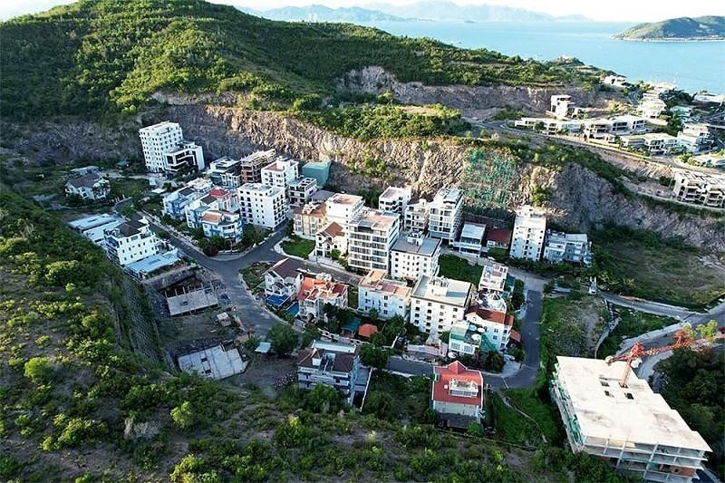Nha Trang đang cưỡng chế nhiều biệt thự xây vượt tầng ở khu biệt thự cao cấp Ocean View Nha Trang (Ảnh: L.H)