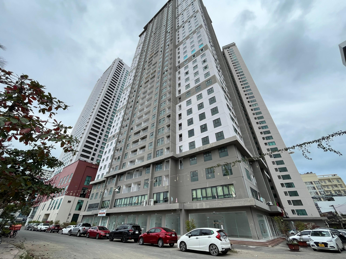 Một toà nhà trong dự án Mường Thanh Viễn Triều. Ảnh LỮ HỒ.