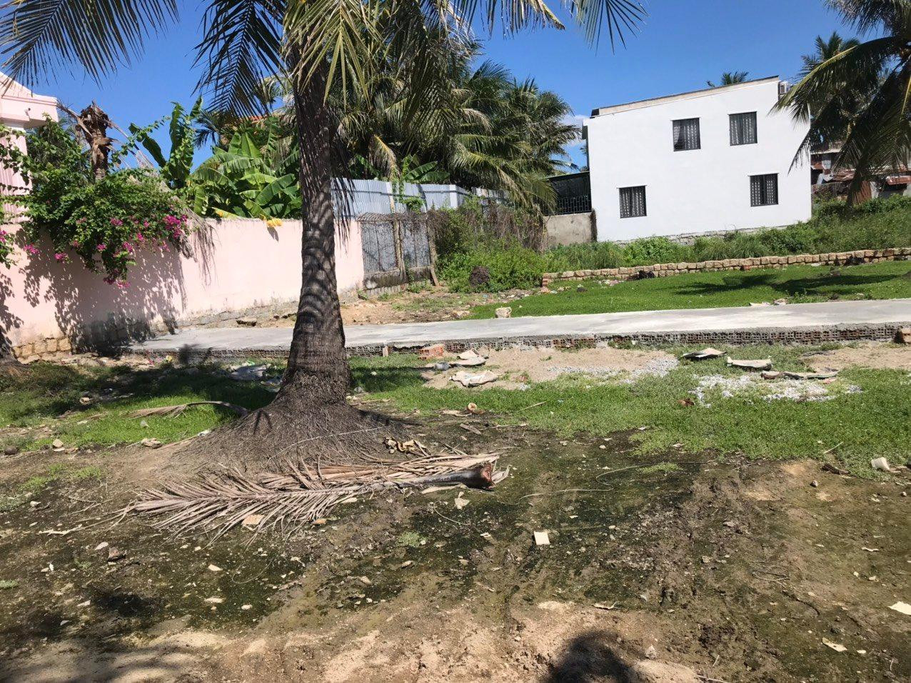 Một trường hợp người dân ở phường Ngọc Hiệp, TP. Nha Trang tự ý san ủi đường để phân lô, bán nền. Ảnh L.H Một trường hợp người dân ở phường Ngọc Hiệp, TP. Nha Trang tự ý san ủi đường để phân lô, bán nền. Ảnh L.H