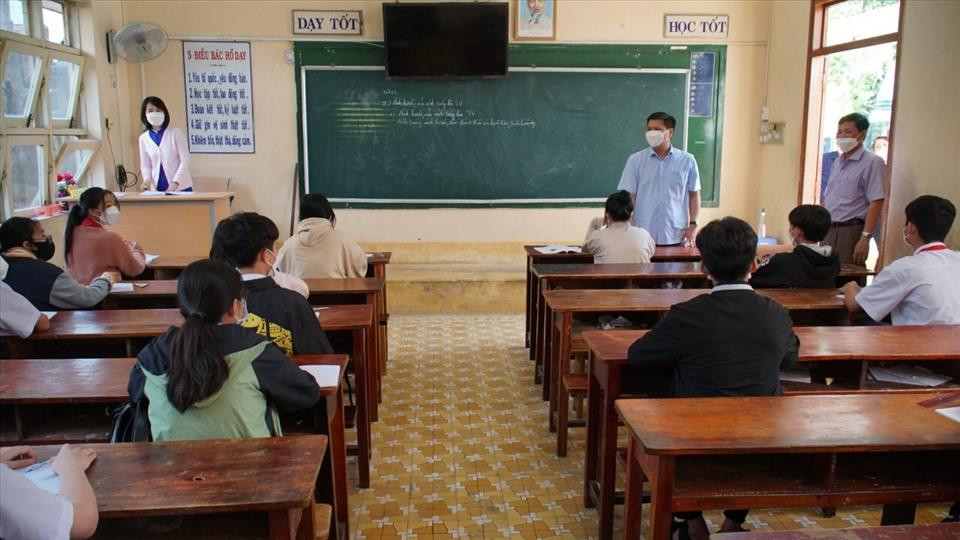 Bão đổ bộ đất liền các tỉnh Thừa Thiên Huế – Quảng Ngãi ảnh 7