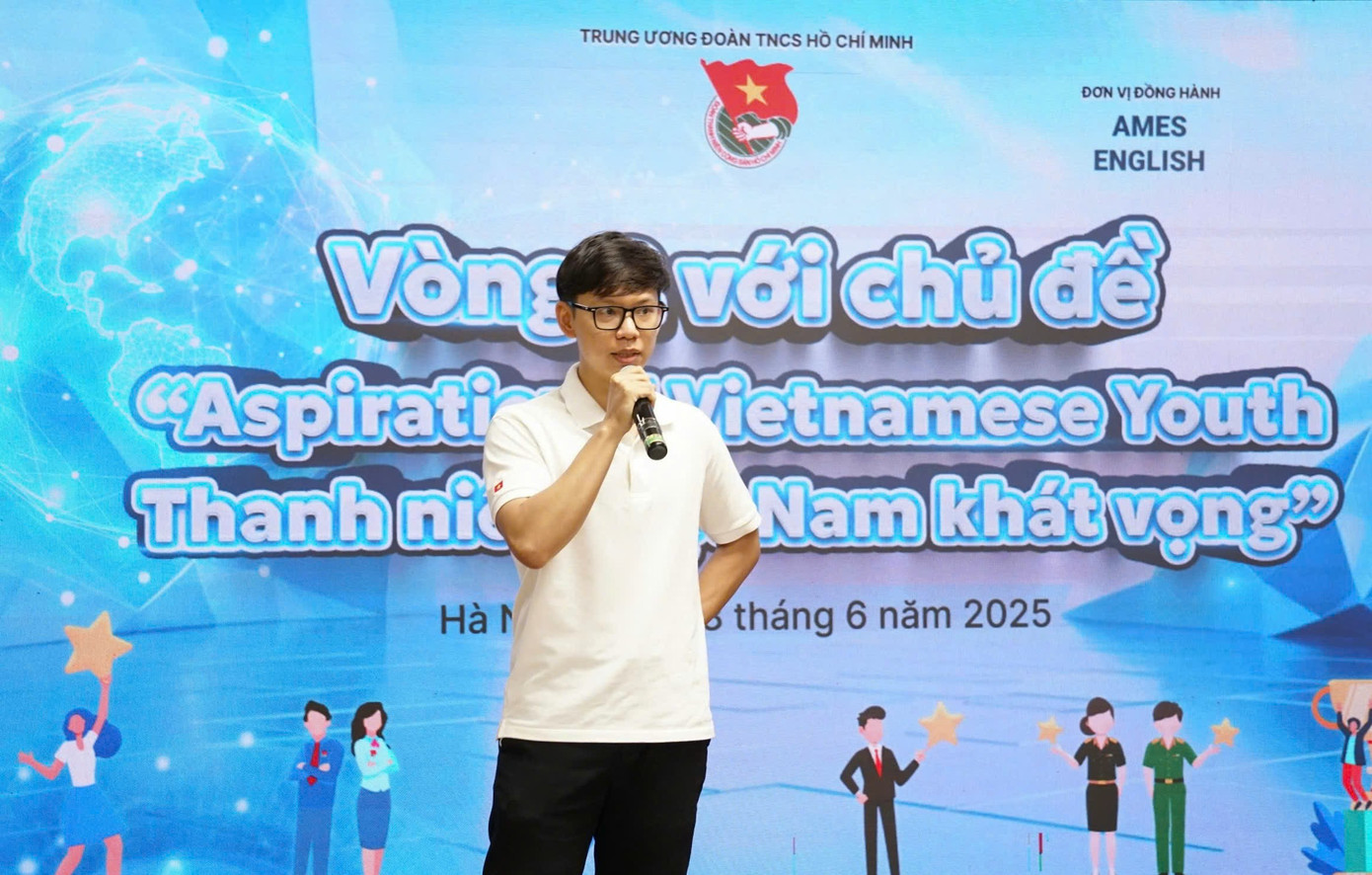 Các thí sinh thuyết trình tiếng Anh với chủ đề gắn liền bài viết “Tương lai cho thế hệ vươn mình” của Tổng Bí thư Tô Lâm.