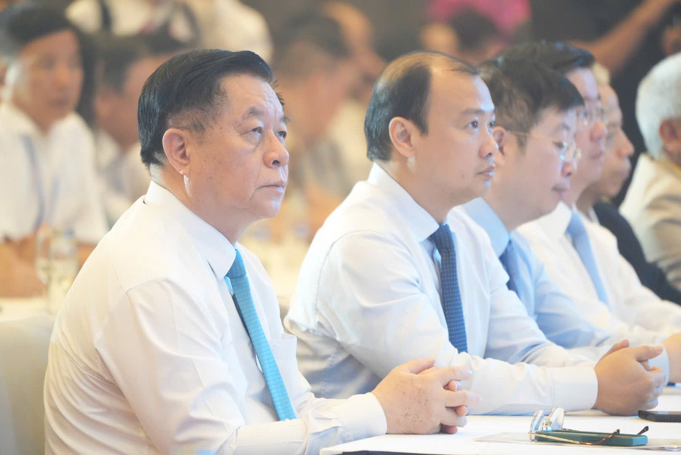 Ủy viên Bộ Chính trị, Bí thư T.Ư Đảng, Trưởng Ban Tuyên giáo và Dân vận T.Ư Nguyễn Trọng Nghĩa (ngoài cùng, bên trái) và các đại biểu dự lễ khai mạc Hội báo toàn quốc 2025. Ủy viên Bộ Chính trị, Bí thư T.Ư Đảng, Trưởng Ban Tuyên giáo và Dân vận T.Ư Nguyễn Trọng Nghĩa (ngoài cùng, bên trái) và các đại biểu dự lễ khai mạc Hội báo toàn quốc 2025.