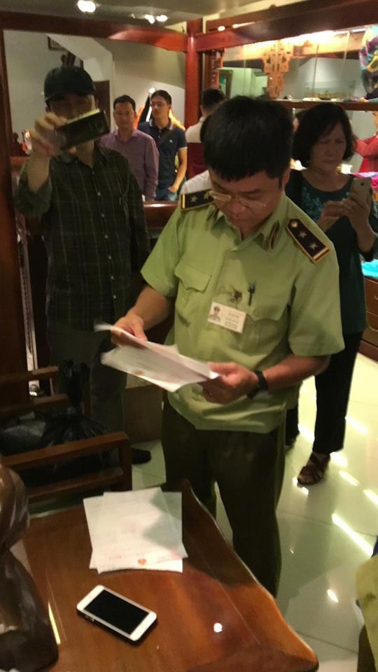 Cửa hàng Khaisilk ở Hà Nội bị kiểm tra ảnh 3