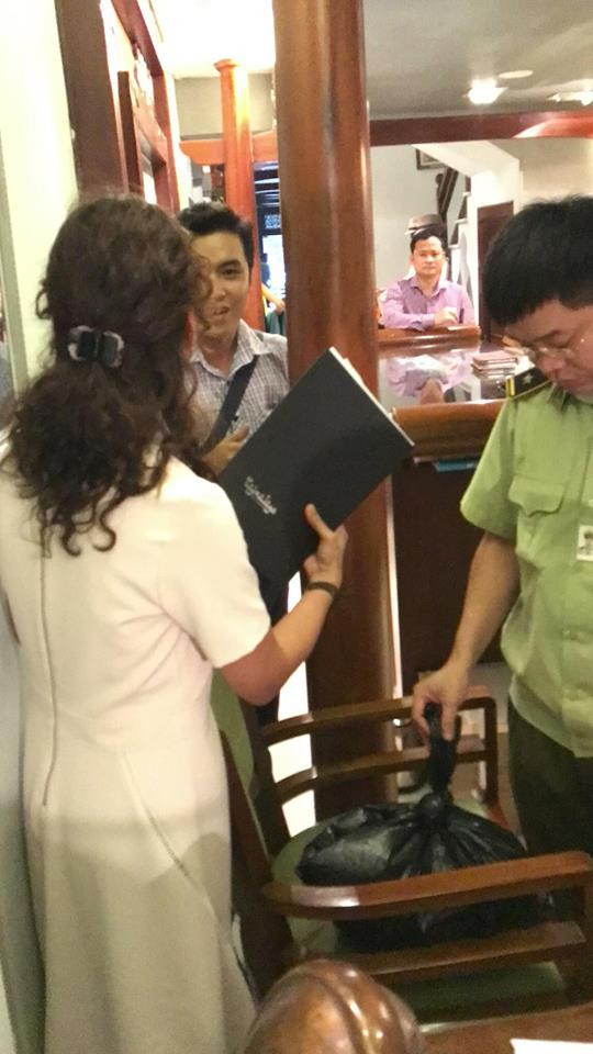 Cửa hàng Khaisilk ở Hà Nội bị kiểm tra ảnh 5