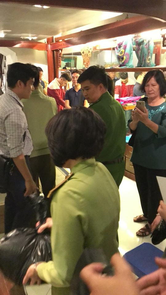 Cửa hàng Khaisilk ở Hà Nội bị kiểm tra ảnh 6