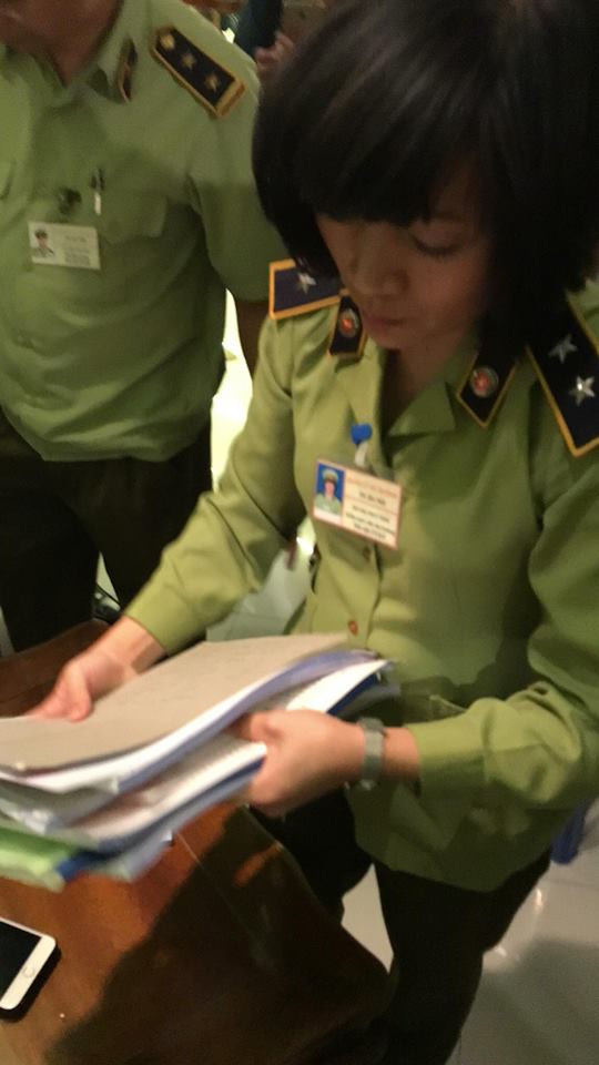 Cửa hàng Khaisilk ở Hà Nội bị kiểm tra ảnh 4