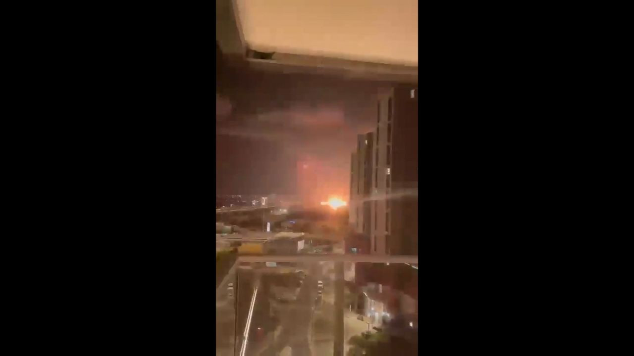 Tên lửa của Iran dường như đã bắn cách trụ sở Mossad ở Herzliya, Israel chưa đầy 1 km vào ngày 1/10/2024. Nguồn: CNN.