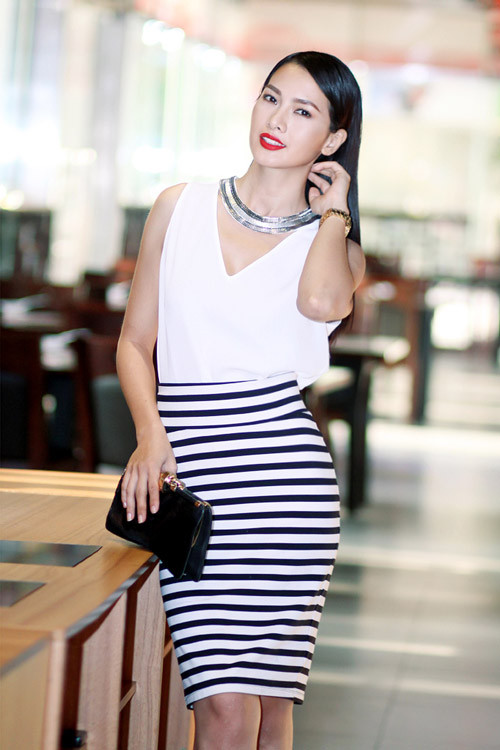 Hiện tại Anh Thư là gương mặt kỳ cựu trong làng mẫu Việt và cô đang tiếp tục truyền đam mê nghề mẫu cho các bạn trẻ thuộc công ty mình quản lý