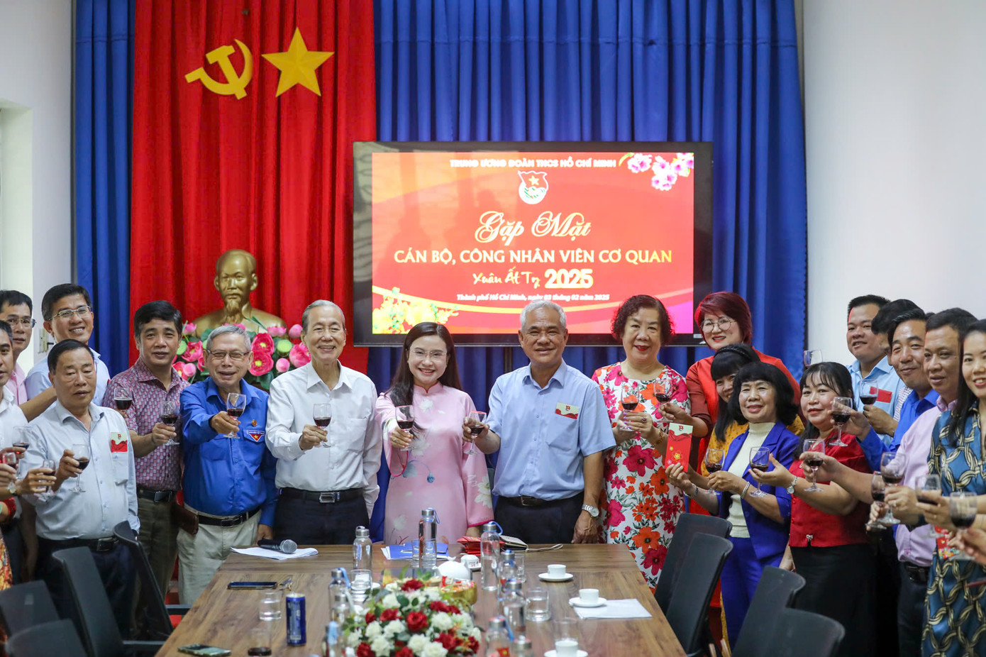 Bí thư T.Ư Đoàn Nguyễn Phạm Duy Trang chúc Tết các đơn vị cơ quan T.Ư Đoàn phía Nam nhân dịp Năm mới Ất Tỵ 2025. (Ảnh: Duy Anh)