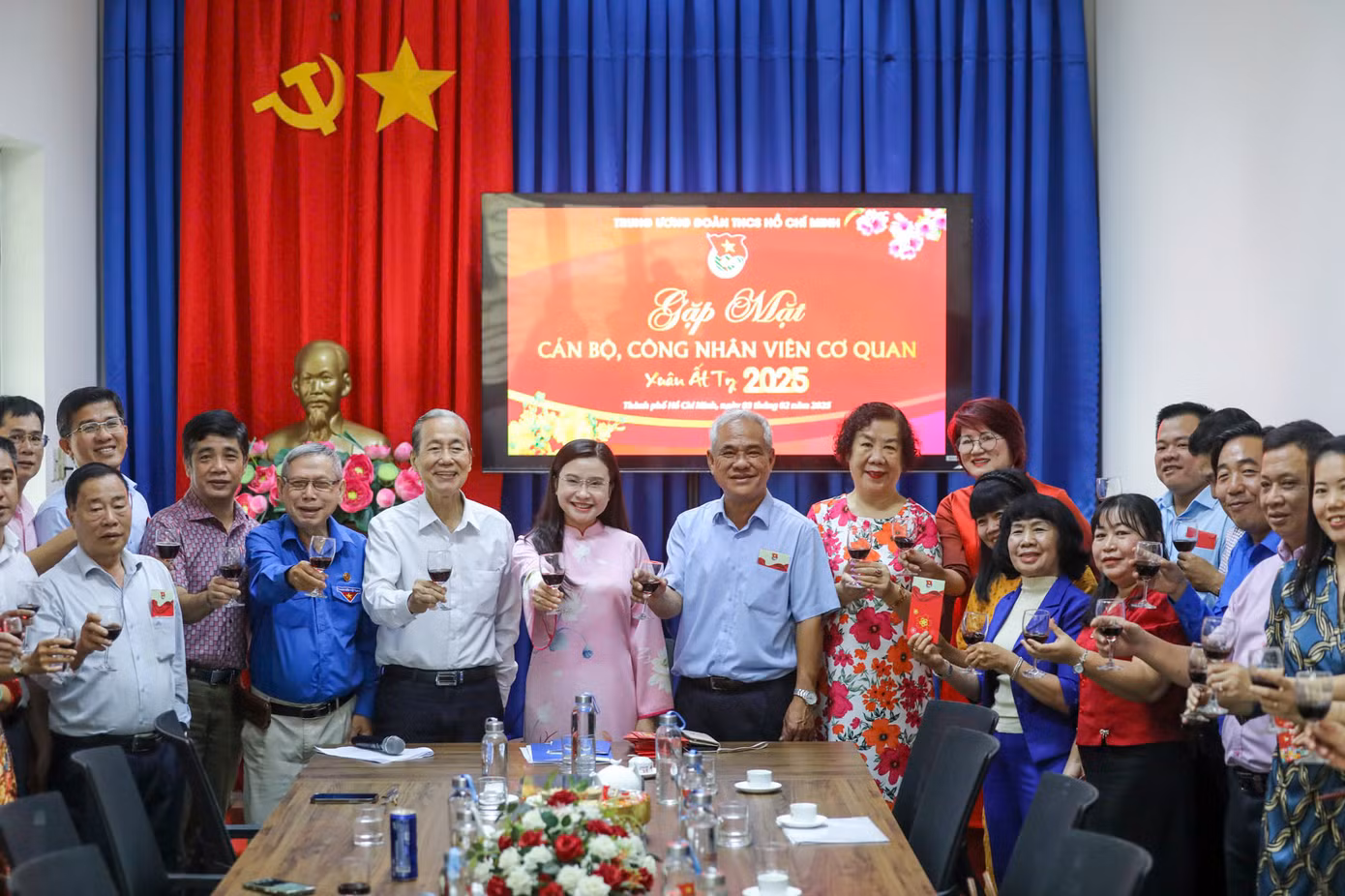 Bí thư T.Ư Đoàn Nguyễn Phạm Duy Trang chúc Tết các đơn vị cơ quan T.Ư Đoàn phía Nam nhân dịp Năm mới Ất Tỵ 2025. (Ảnh: Duy Anh)