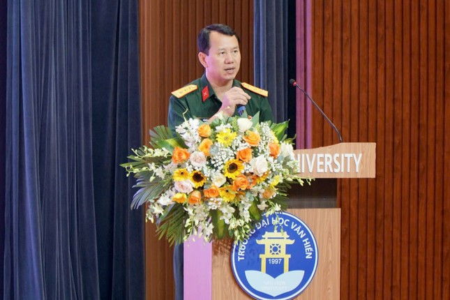 Thượng tá Bùi Phú Tuệ phát biểu tại Ngày hội 'Chủ nhật Đỏ'.