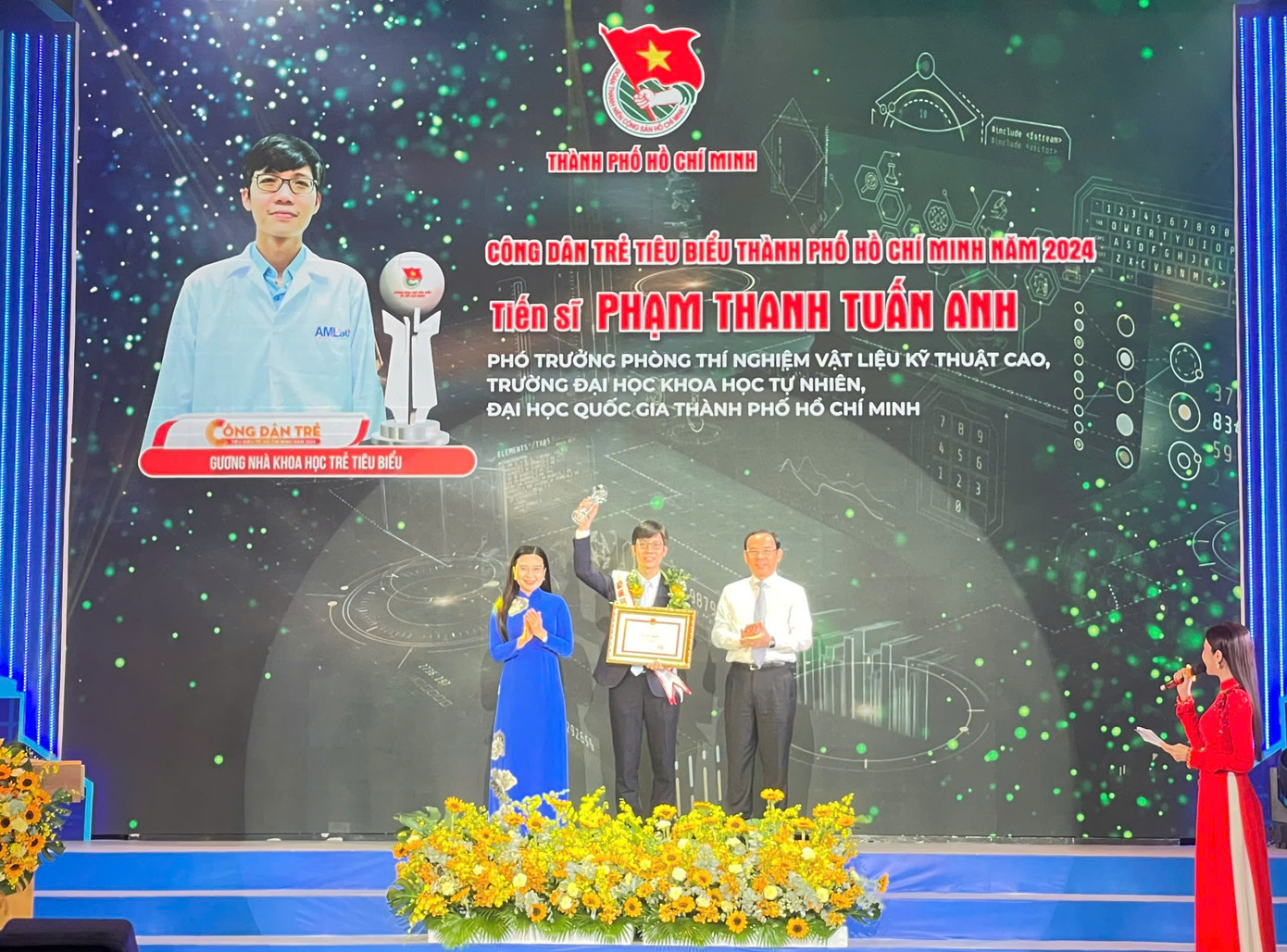 14 gương mặt 'Công dân trẻ tiêu biểu TP. HCM' năm 2024 được vinh danh tại buổi Lễ. 14 gương mặt 'Công dân trẻ tiêu biểu TP. HCM' năm 2024 được vinh danh tại buổi Lễ.