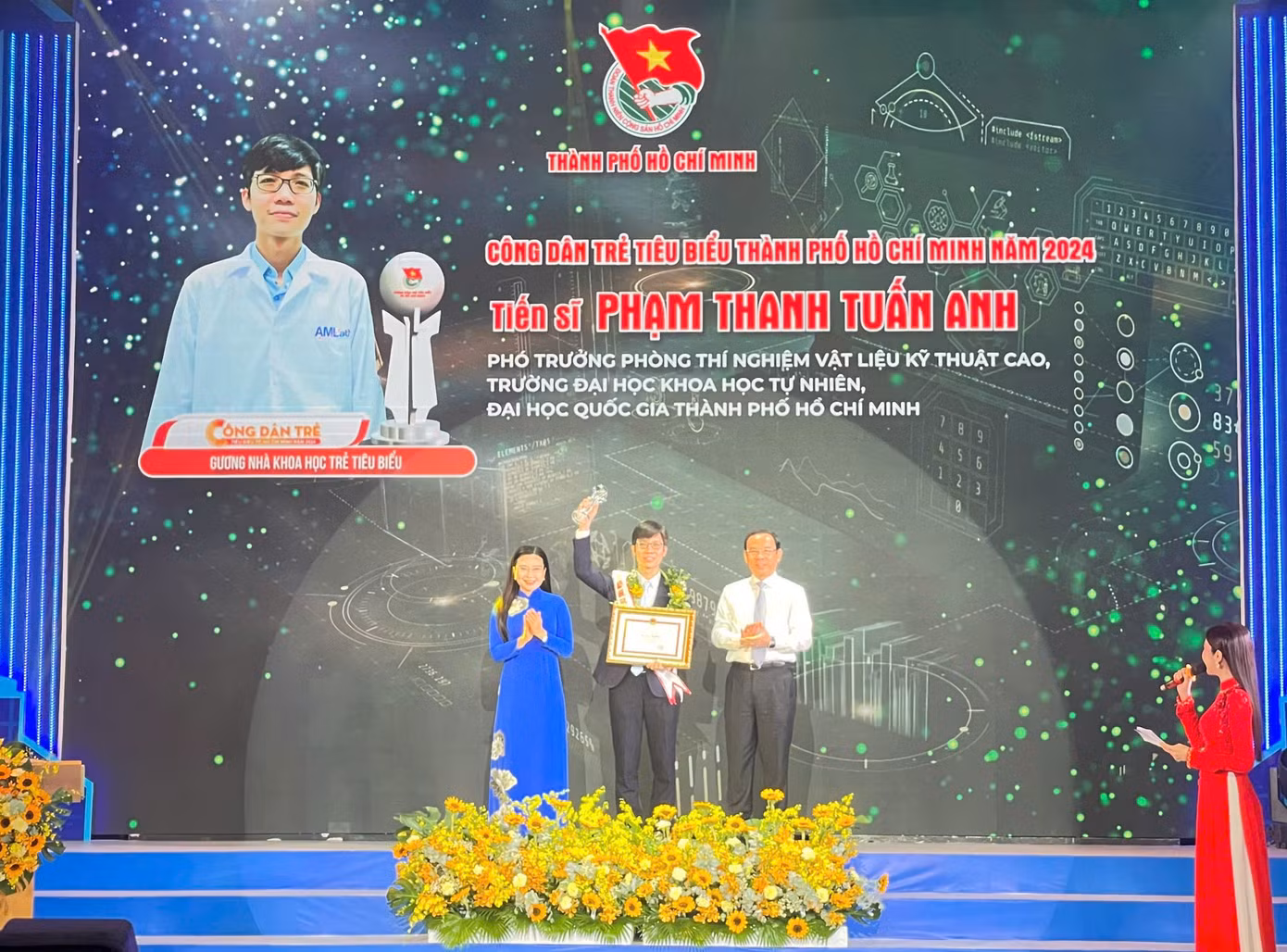 14 gương mặt 'Công dân trẻ tiêu biểu TP. HCM' năm 2024 được vinh danh tại buổi Lễ. 14 gương mặt 'Công dân trẻ tiêu biểu TP. HCM' năm 2024 được vinh danh tại buổi Lễ.