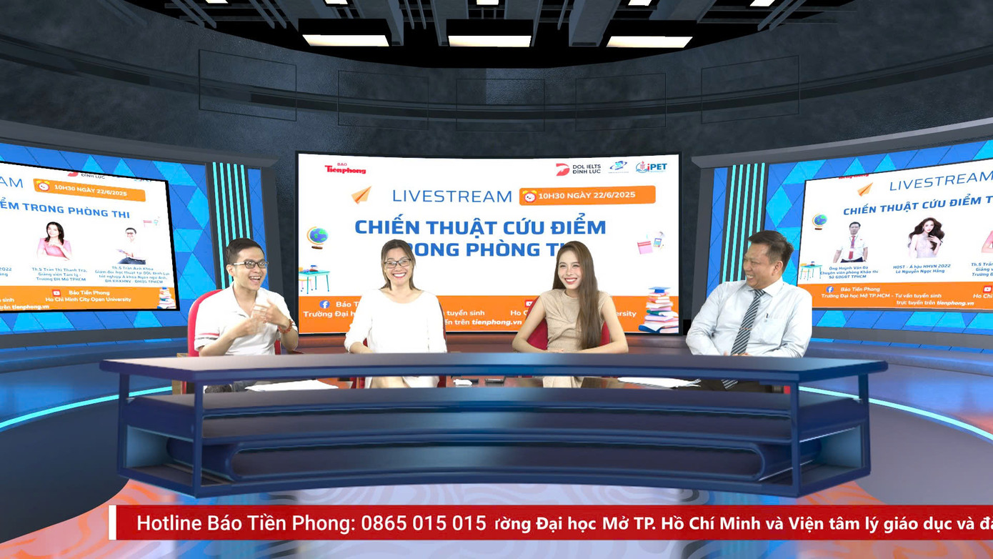 ThS Trần Anh Khoa (ngoài cùng bên trái) cùng các chuyên gia tư vấn về chiến lược làm bài thi trước kỳ thi tốt nghiệp THPT 2025.