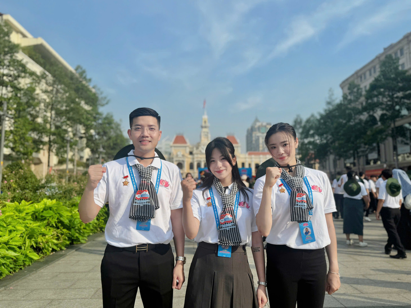 Quỳnh Giang (giữa) là một trong 444 đại biểu &apos;Thanh niên tiên tiến làm theo lời Bác&apos; toàn quốc, năm 2025.