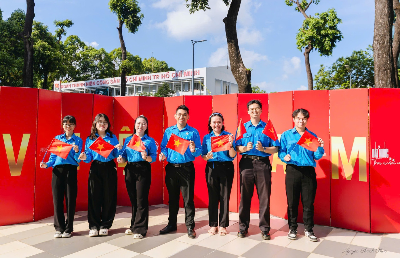 Các bạn trẻ check-in tại không gian Nhà Văn hóa Thanh niên TP. HCM. Các bạn trẻ check-in tại không gian Nhà Văn hóa Thanh niên TP. HCM.