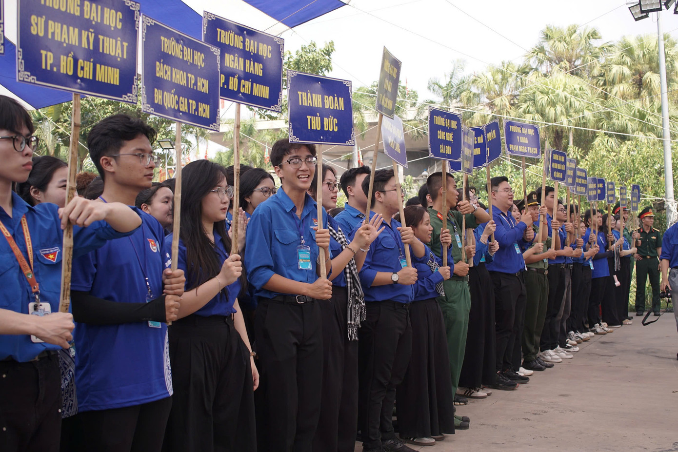 Các đơn vị hào hứng chuẩn bị tham gia nhập trại. (Ảnh: Quản Thạnh) Các đơn vị hào hứng chuẩn bị tham gia nhập trại. (Ảnh: Quản Thạnh)