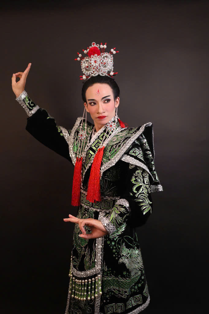 Nghệ sĩ Hạ Nắng trong dự án 'Ngọc sáng âm vang'. Nghệ sĩ Hạ Nắng trong dự án 'Ngọc sáng âm vang'.