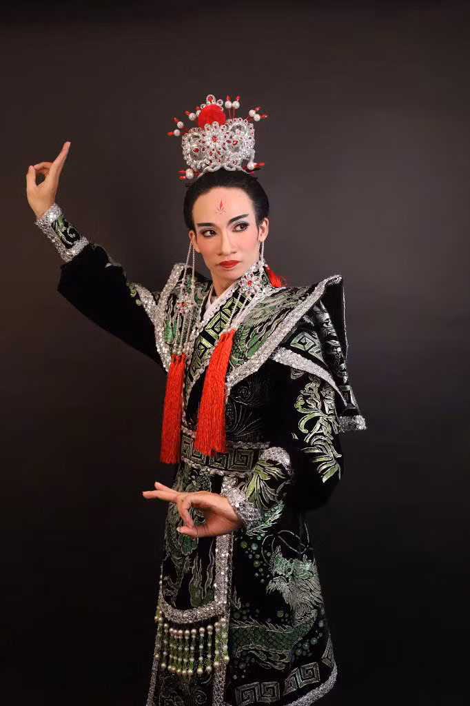 Nghệ sĩ Hạ Nắng trong dự án 'Ngọc sáng âm vang'.