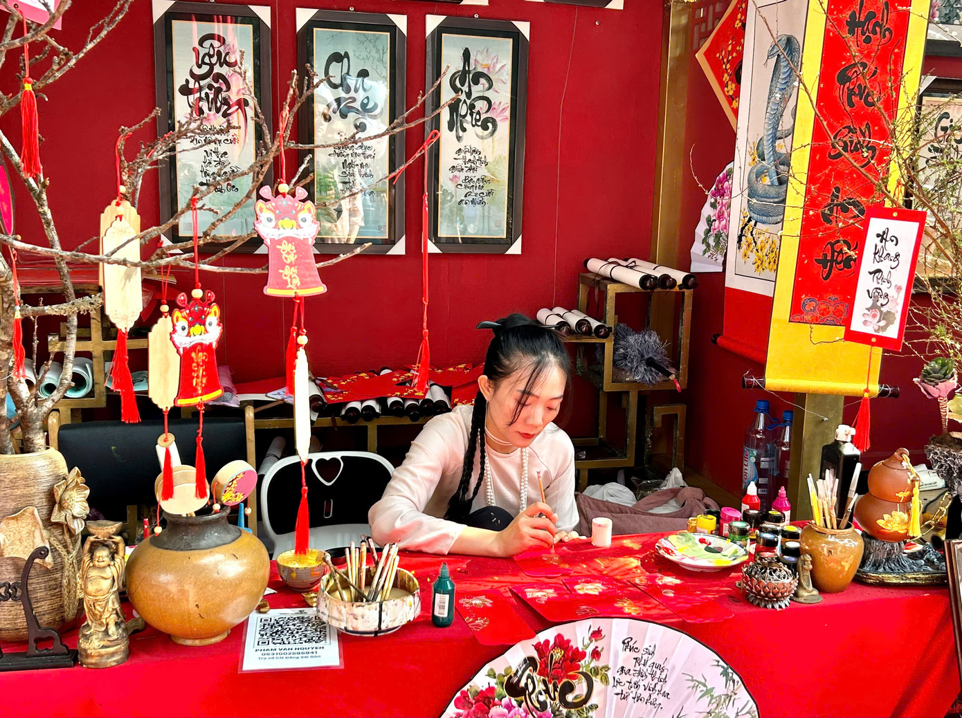 'Bà đồ' Phạm Thị Thuỷ Tiên có sáu năm ngồi 'Phố Ông Đồ'. 'Bà đồ' Phạm Thị Thuỷ Tiên có sáu năm ngồi 'Phố Ông Đồ'.