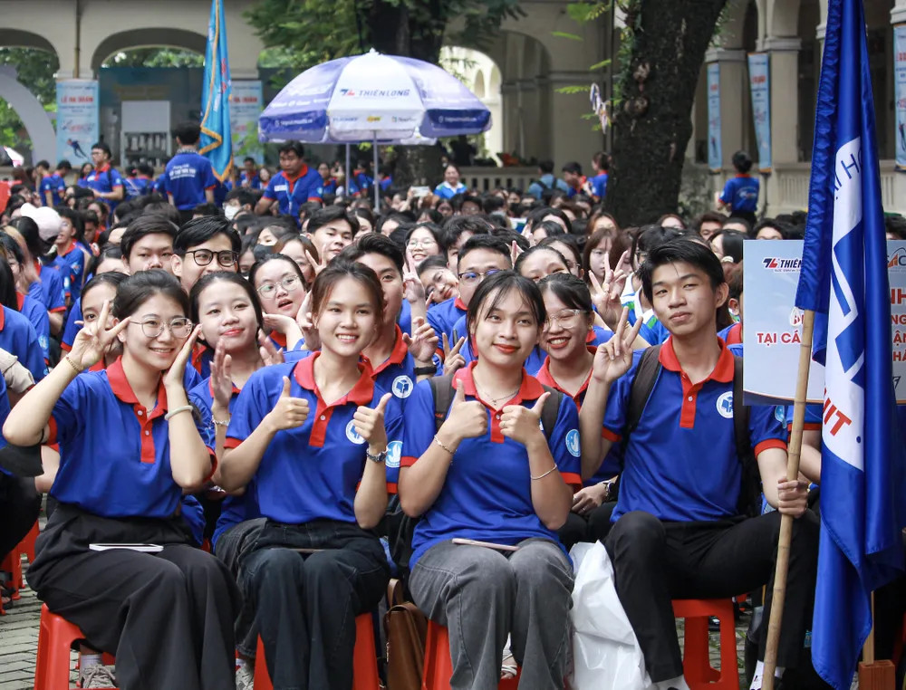 Sinh viên tình nguyện đã sẵn sàng &apos;Tiếp sức mùa thi&apos; cho các sĩ tử tại các địa điểm thi trên toàn địa bàn TP. HCM.
